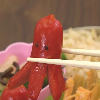 最強は タコウィンナー みつけ ふれあい食堂