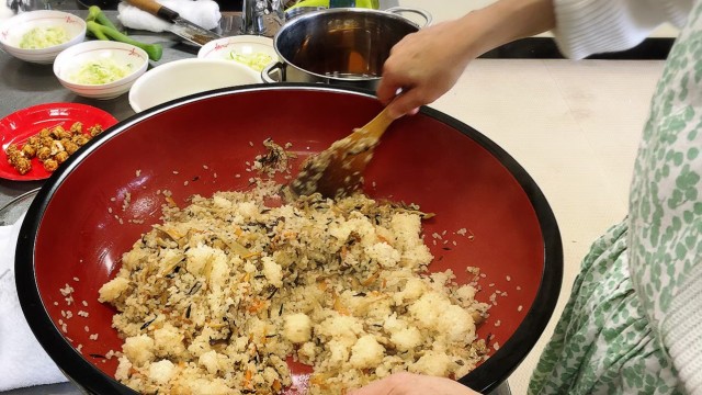 ふ~っ・・・あついあつい!
手早く混ぜ混ぜです。