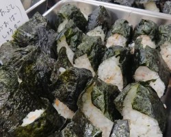 おにぎりの具材も豊富ですよ