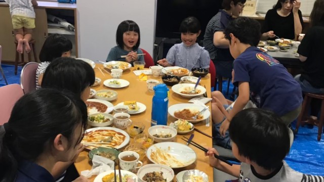 大勢で食べるとおいしいねぇ!