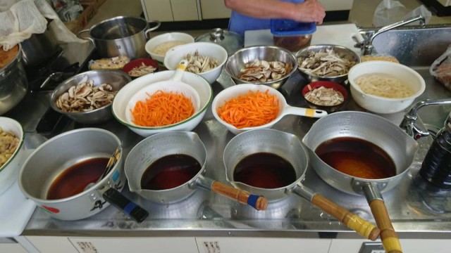 人参 しいたけ レンコンを切り分けて