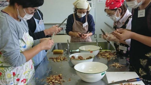 栗剥き部隊を結成!