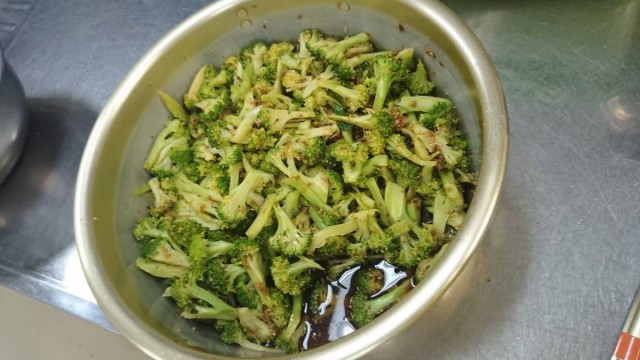 ブロッコリーのおかか胡麻和えで~す