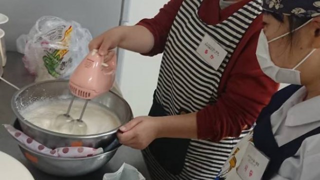 ホイップクリームをミキサーを使ってと