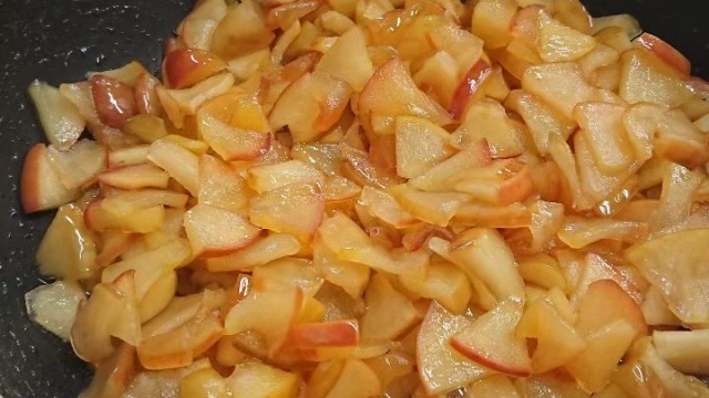 デザートの下ごしらえです。