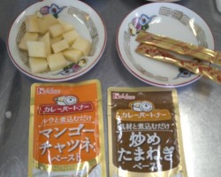 チャツネや甘みを添える玉葱も