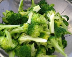 ブロッコリの緑が食欲をそそります